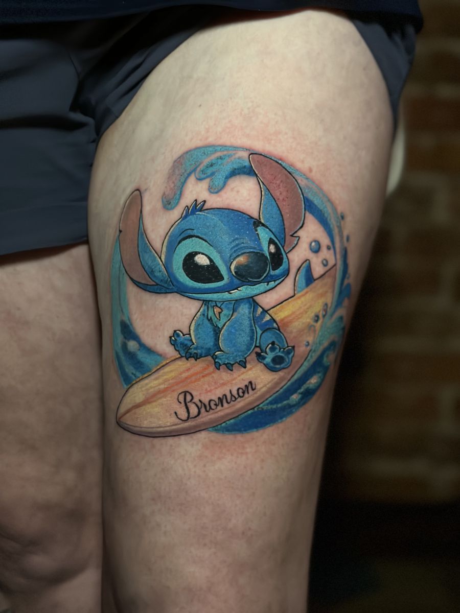 Stitch w kolorkach na udzie 😌